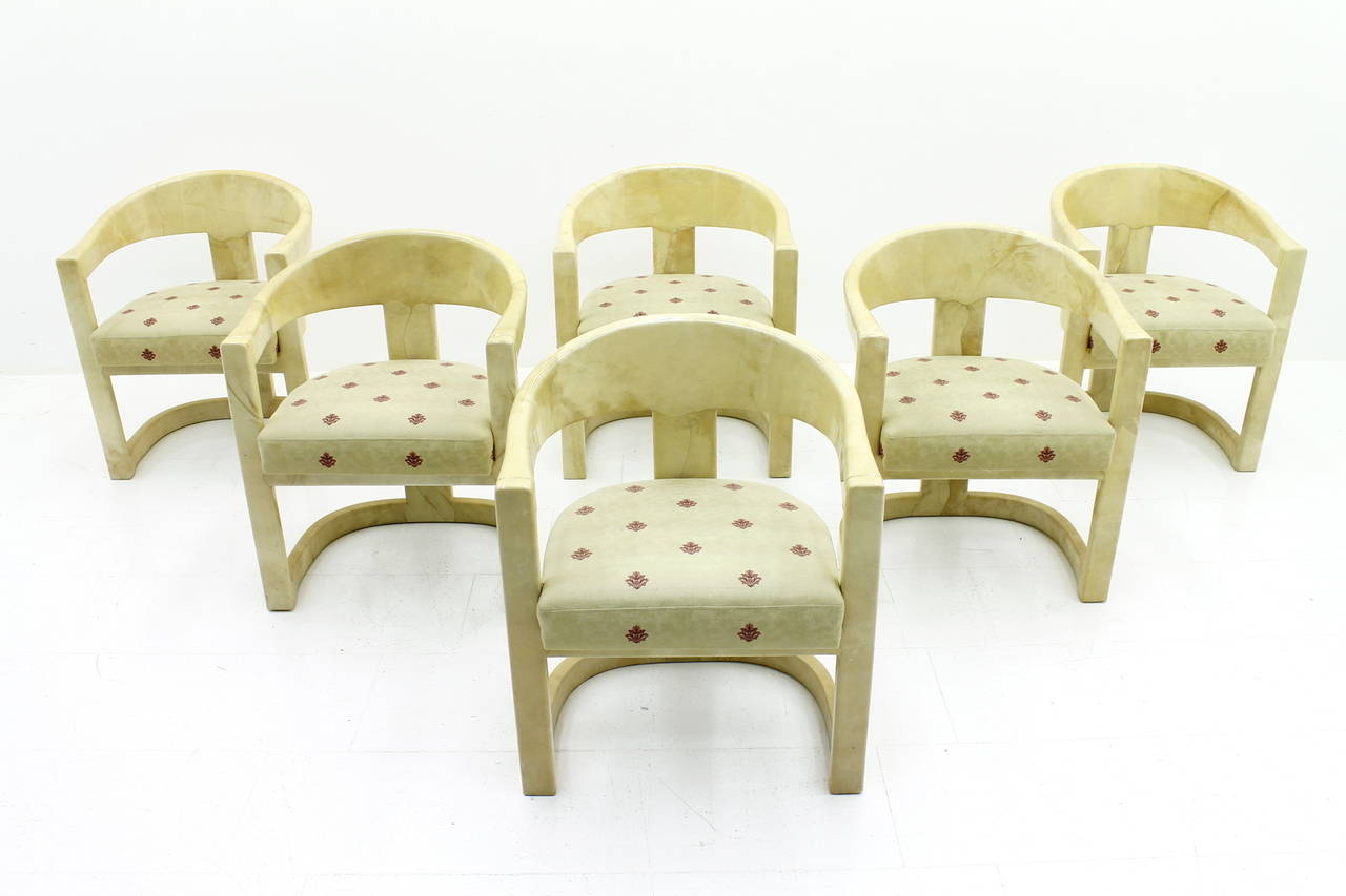 set of six Karl Springer Onassis goatskin armchairs from 1984.
The chairs are new upholstery circa 10 ago.

Measurements: Height 75 cm, wide 61 cm, depth 52 cm, SH 47 cm.

Very good condition!


      