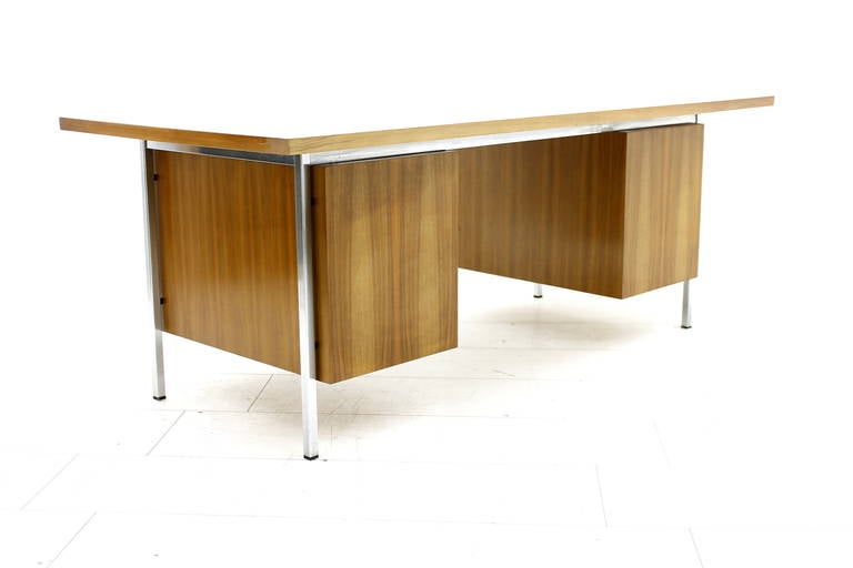 Florence Knoll Doppelsockel-Schreibtisch (Chrom)