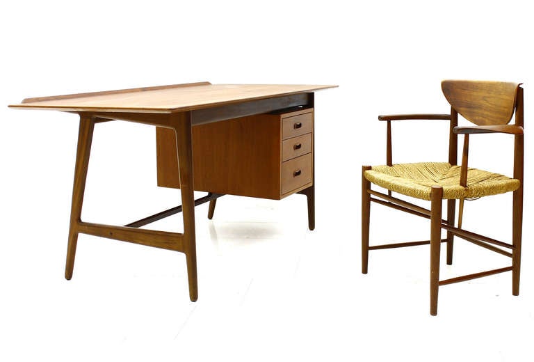 Mid-20th Century Ladies Teak Wood Desk by Arne Vodder, Denmark