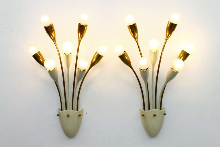Italian Wall Sconces from the late 50`s. Brass and lacquered Metal.

Very good Condition !