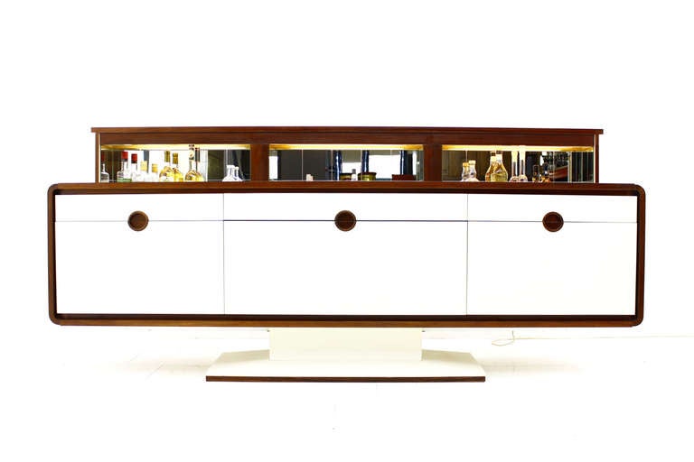 A rare Rosewood Sideboard with Electric Bar like 007 In Good Condition In Frankfurt / Dreieich, DE