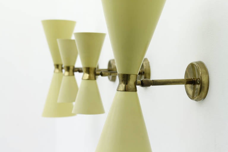 Italian Set of Four Diabolo Wall Sconces from the 1950s For Sale