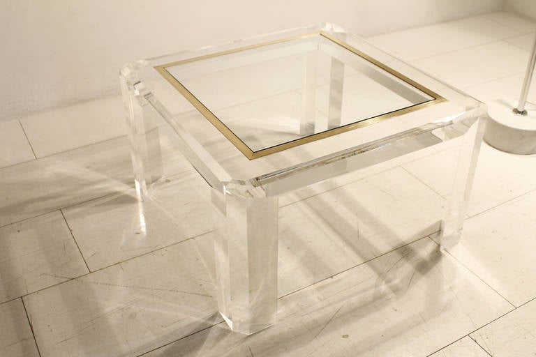 Nice Sofa Table, Side Table in Lucite, Glass & Brass. Very good quality. Very good condition.

Worldwide shipping