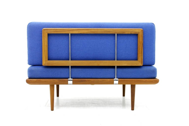 Teak Wood two seater sofa by Peter Hvidt & Orla Molgaard Nielsen for France & Son, Denmark 1955.
Blue original Fabric.
Very good original Condition.

Please see also the matching three seater sofa / daybed here: LU98081323218