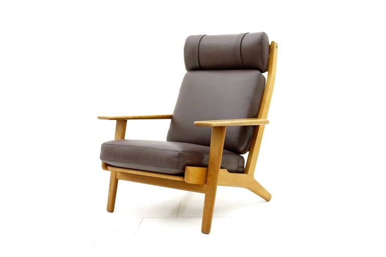 Hans J. Wegner high back lounge chair, GETAMA Denmark, oak and brown leather, GE 290.
Excellent condition!

Worldwide shipping.