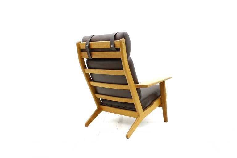 Danish Hans J. Wegner Lounge Chair Ge 290, GETAMA Denmark, Oak and Leather