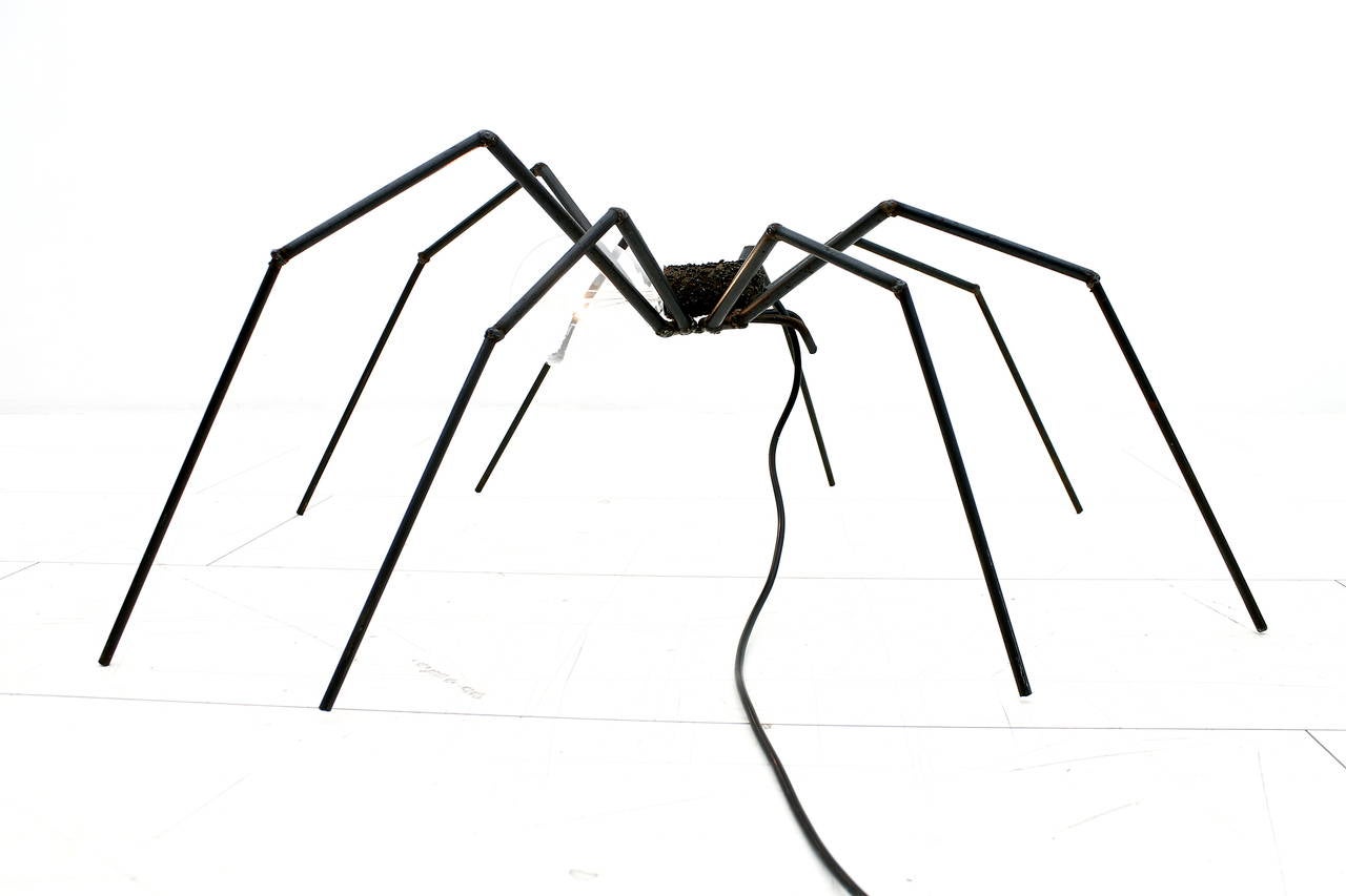 Great floor lamp, table lamp in the shape of a spider. Iron welded, circa 1970.
Very good condition.

Worldwide shipping.