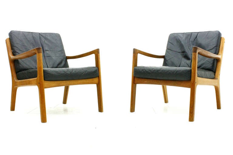 Nice pair Ole Wanscher Senator Teak Wood Lounge Chairs with black Leather Cushions. Made by France & Son, Denmark.

We offer worldwide shipping. Please contact us for a transport offer for a delivery to your door.