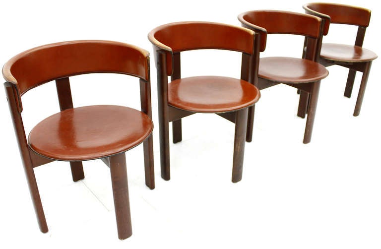 Mid-Century Modern Set of Four Cassina Chairs in Leather and Wood, Italy For Sale