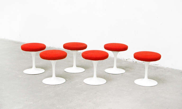 A beautiful tulip stool set No. 152 by Eero Saarinen for Knoll International.
The stools has an upholstered cushion with the original red-orange fabric on swivel base. They are in very nice condition with only minor wear.
This nice set would fit