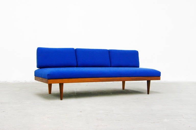 Mid century modern design teak sofa or daybed by swane, norway at ...