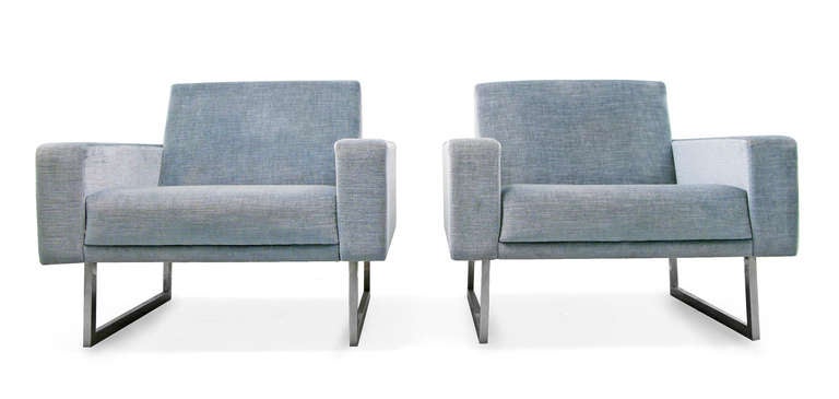 A beautiful cubic seating set designed by Carl Auböck for Cor.
We love the simple shape and the geometric design .