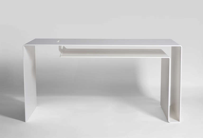 Sébastien de Ganay, multi-disciplinary artist, brings to harald bichler_rauminhalt the latest creation from his innovative Carton Series sculptures: a desk of purest minimalist line where fluidity meets practicality and where efficiency in