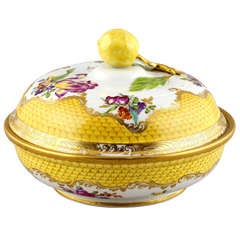 Delicate Covered Bowl With Lemon-shaped Knob