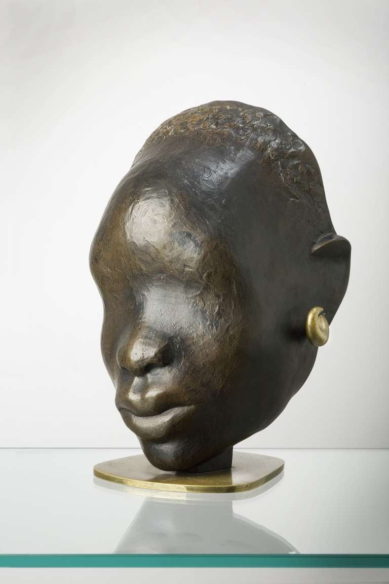 The workshop Hagenauer, founded in Vienna in 1898, became famous all over the world for decorative bronzes and objects of daily use.
Hagenauer produced african figures since the late 1930ies due to the growing  interest in Africa and tribal