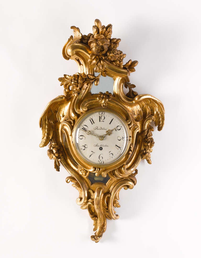 Superbe horloge murale suédoise en bois doré du XVIIIe siècle, avec mouvement à huit jours, signée par l'horloger : 