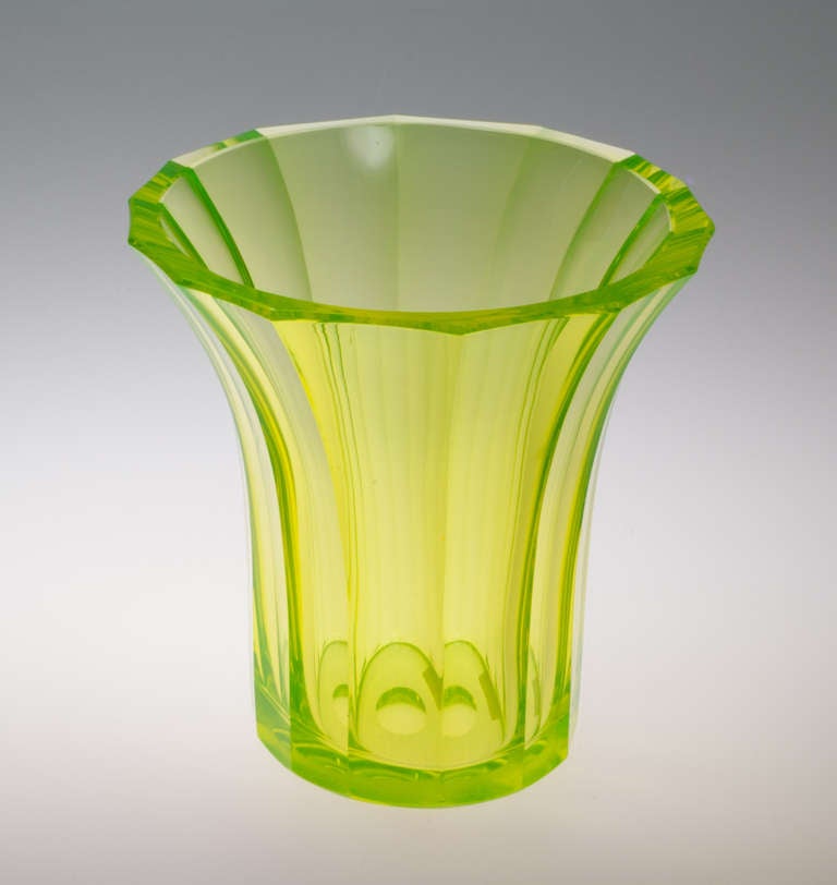 Here we present a vase manufactured by Mayr's Neffe for the Wiener Werkstätte. The glassware is coloured lightgreen and cut in fourteen sections. The very speciality and eponymous effect of the 