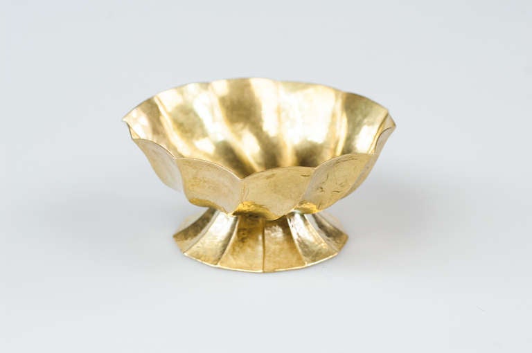 Josef Hoffmann was one of the leading designers of the Wiener Werkstätte in the 1920s. He designed a wide variety of items from lighting, furniture over tea sets, glasses and to ashtrays and whole smoking sets. This ashtray is gold gilded, a unique