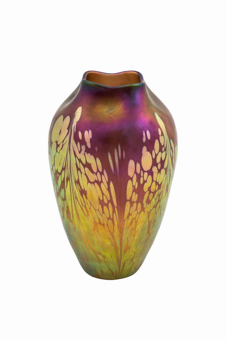 This vase is beautiful example of a creation of Loetz with the Medici decoration. The Medici decoration genre was invented in the year 1902. Silberkröselzungen were applied on different colours of foundations which were iridescent by themselves. The