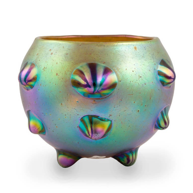 The enterprise Johann Loetz-Witwe Klostermuhle took several historical shapes and techniques during their production period and modified them with their designs. Vases with the Leonidas decoration variant always display striped bumps on their