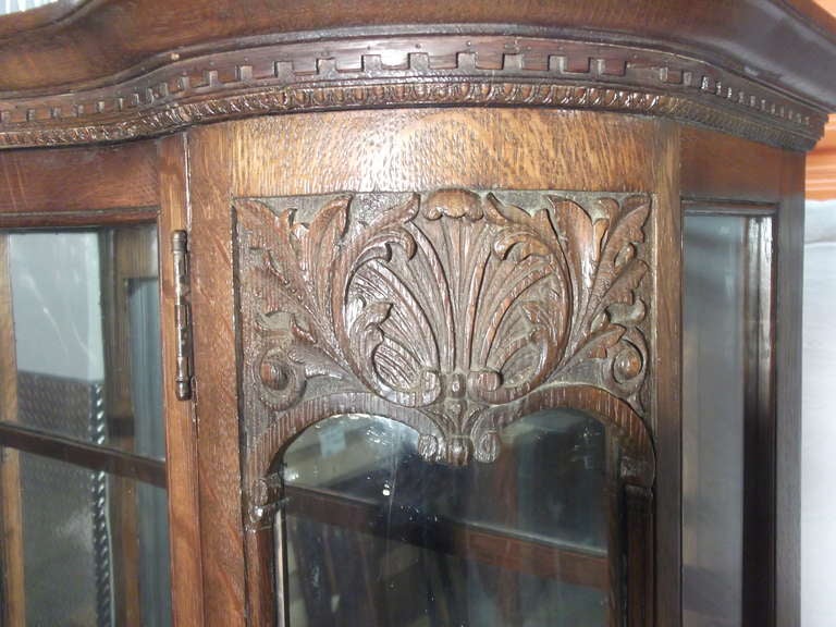 Serpentine Glass Front Display Cabinet In Excellent Condition For Sale In Manhattan Beach, CA