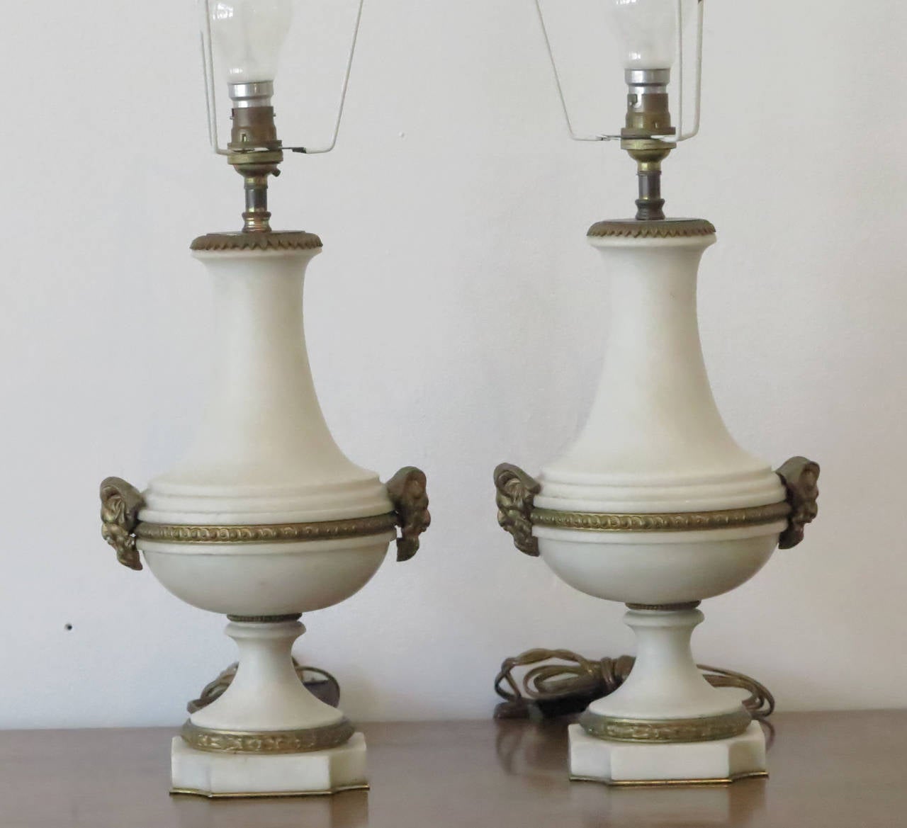 Neoclassical Revival Pair of Neoclassical Alabaster Table Lamps
