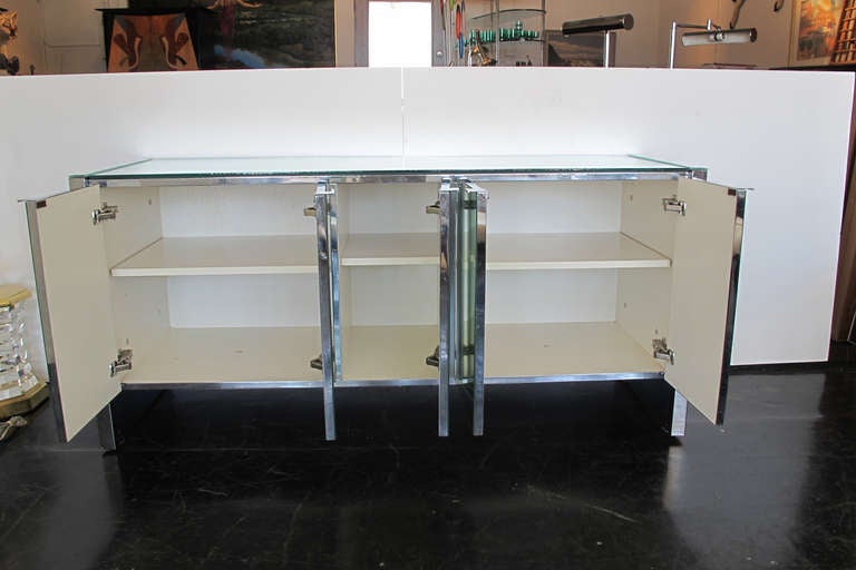 Ello Mirrored Credenza - cabinet In Good Condition In West Palm Beach, FL
