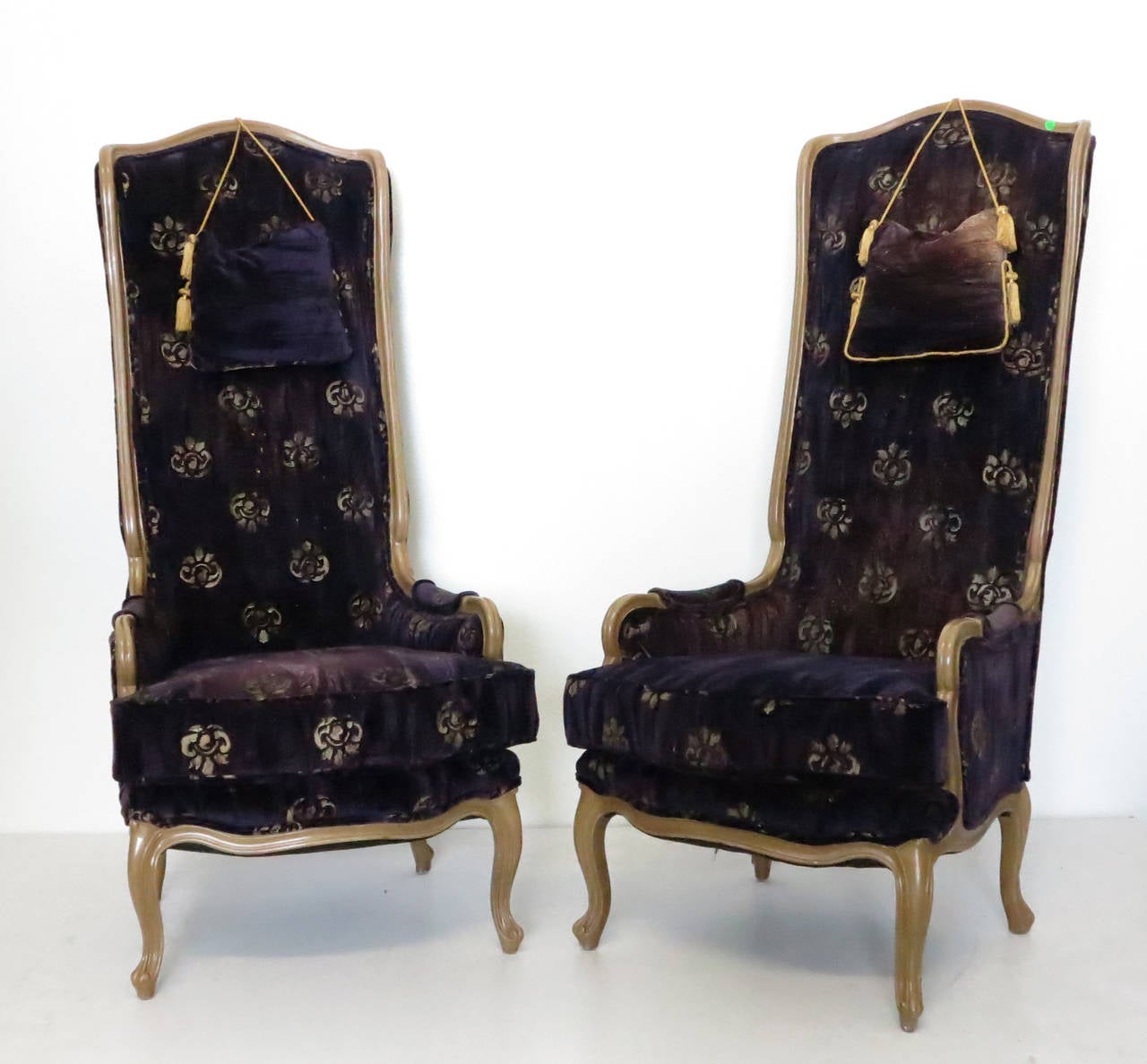 Beautiful pair of high back lounge chairs. Very pleasing lines would work in many different decors.