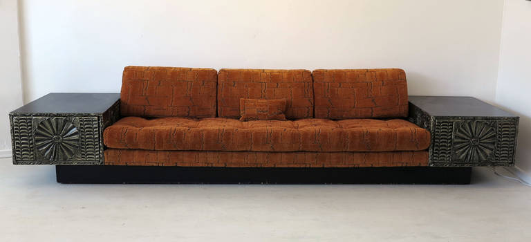 Monumental sofa (125