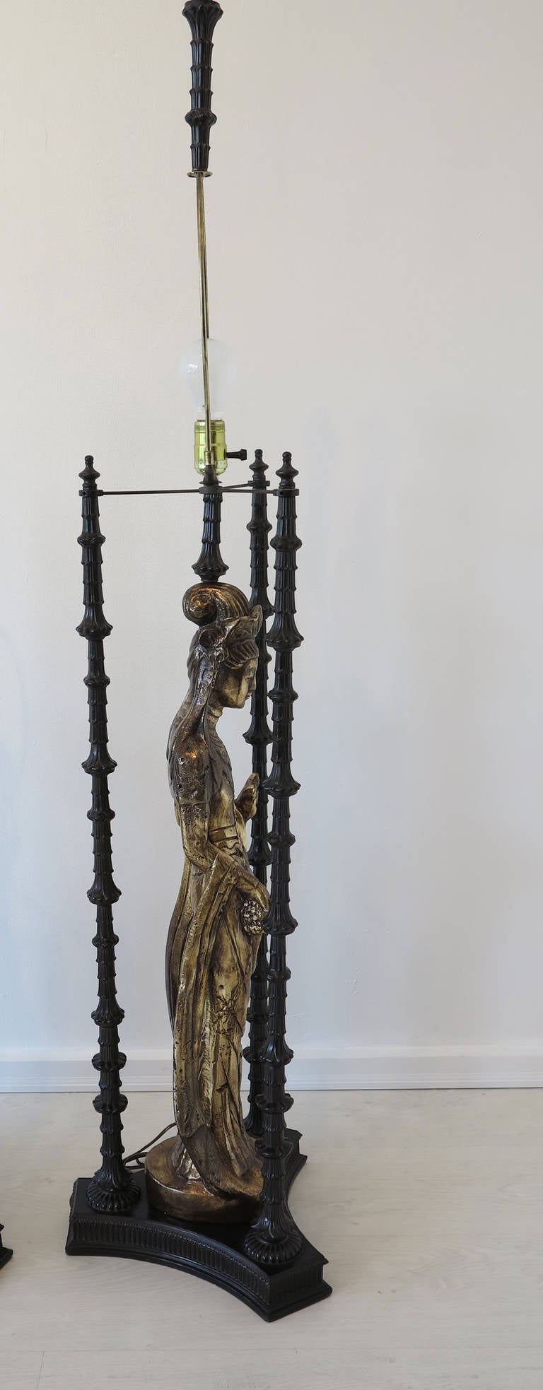 American Monumental Pair of Bronze D'ore Table Lamps in the Style of James Mont