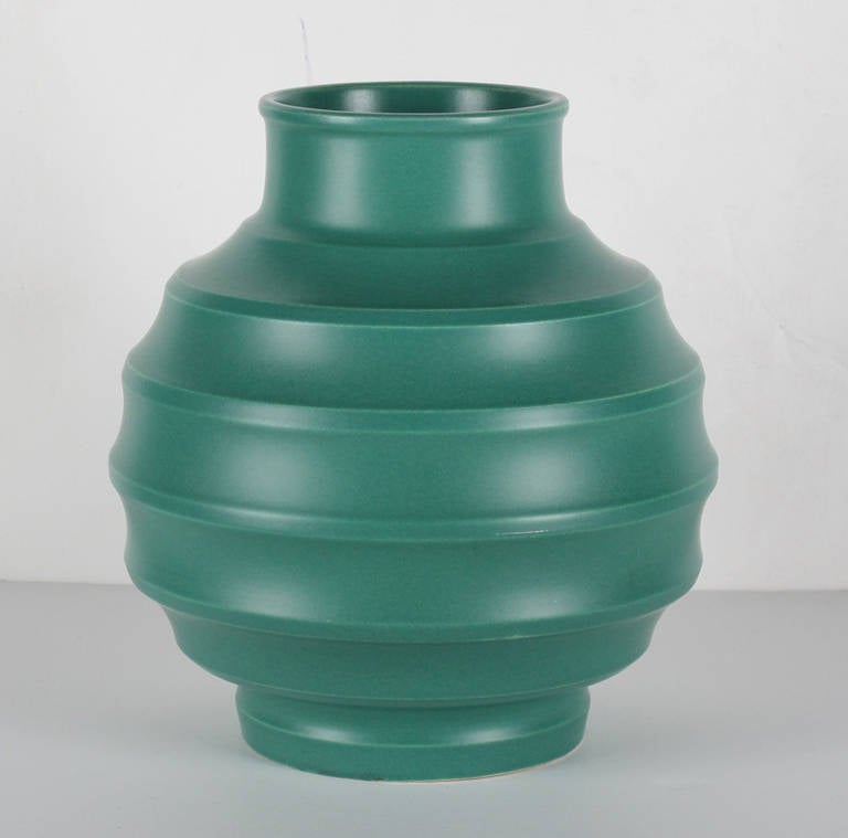 Beautifully crafted large Keith Murray for Wedgwood green ridge vase. Keith Murray (1892-1981) was a New Zealand born architect and designer who designed ceramics, glass and metal ware for Wedgwood in the 1930's and 1940's and is considered one of