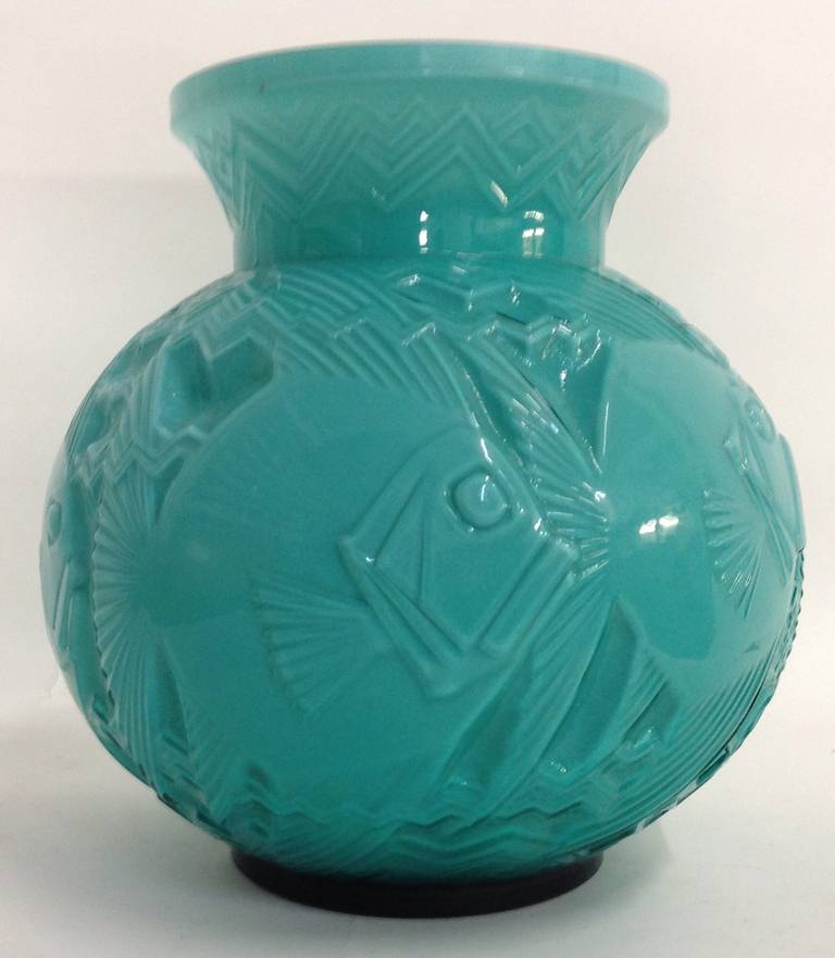 Rare 1930s french art deco fish vase designed by Pierre D'Avesn. Unique green color glass. Signed on the bottom P D'Avesn France