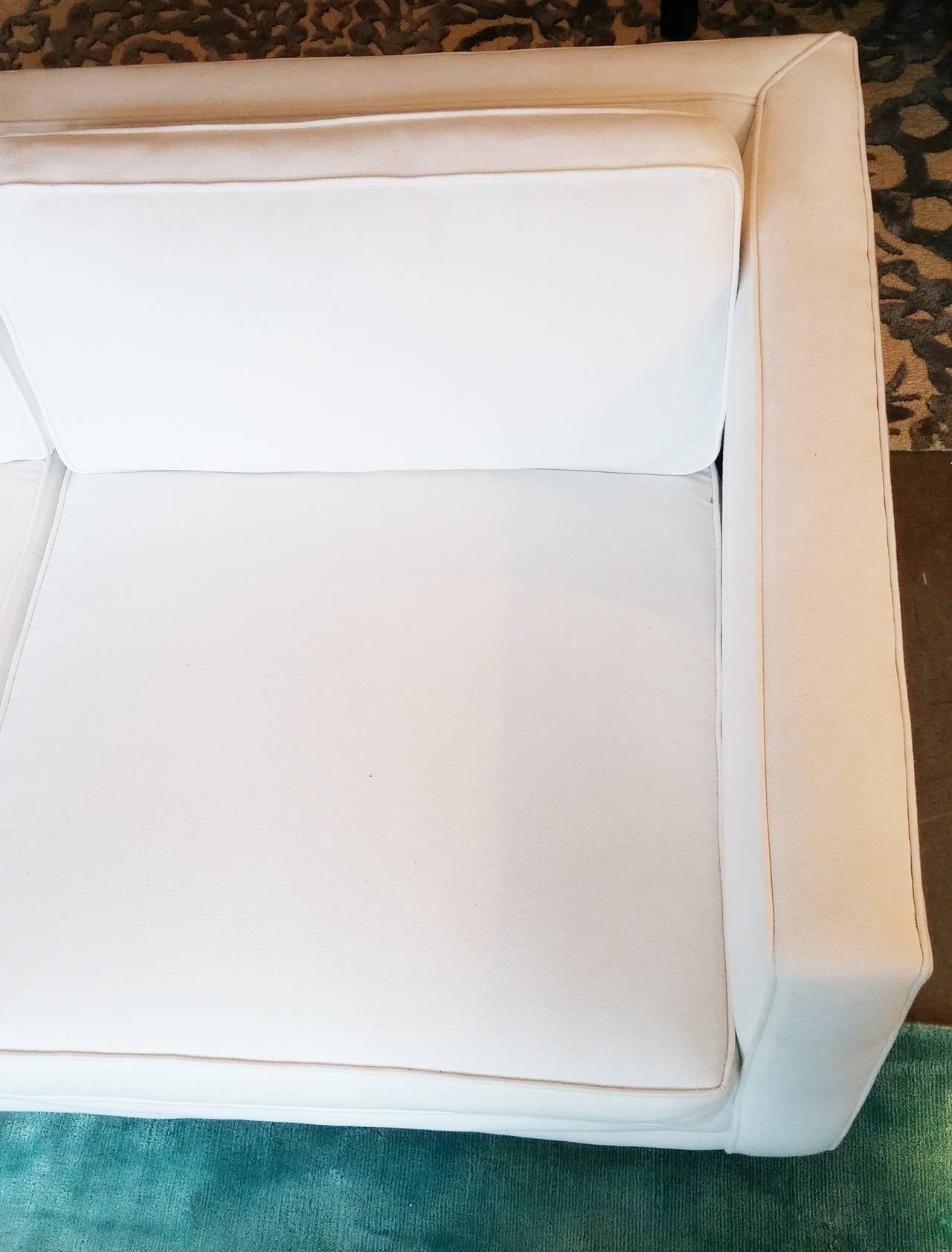 White Upholstered Low Back Loveseat In Excellent Condition In Washington, DC