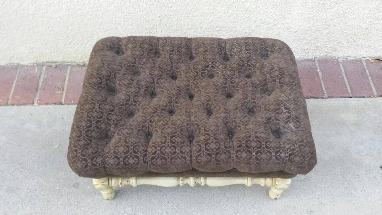 French Ottoman in Provincial Country Style  In Excellent Condition For Sale In Glendale, CA