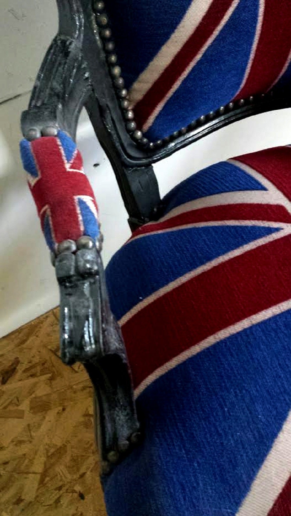 French Louis XV Style Armchair in Union Jack In Excellent Condition In Glendale, CA