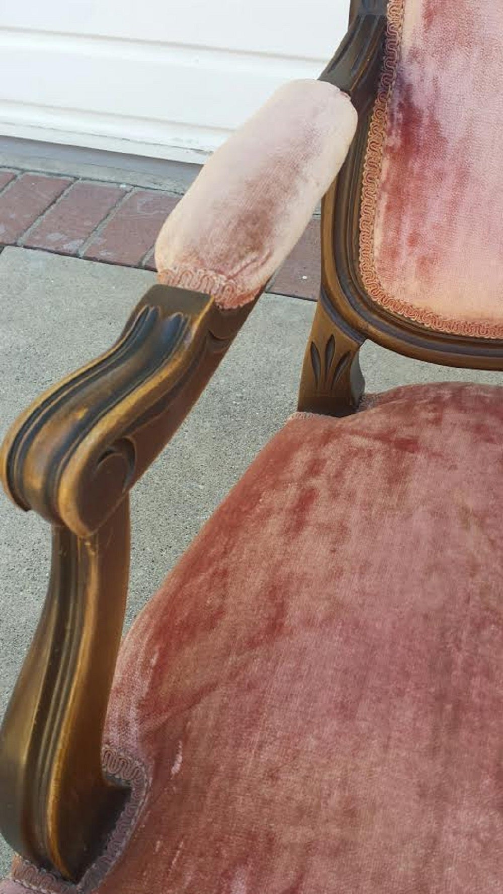 French Armchair in Louis XV Style In Good Condition For Sale In Glendale, CA