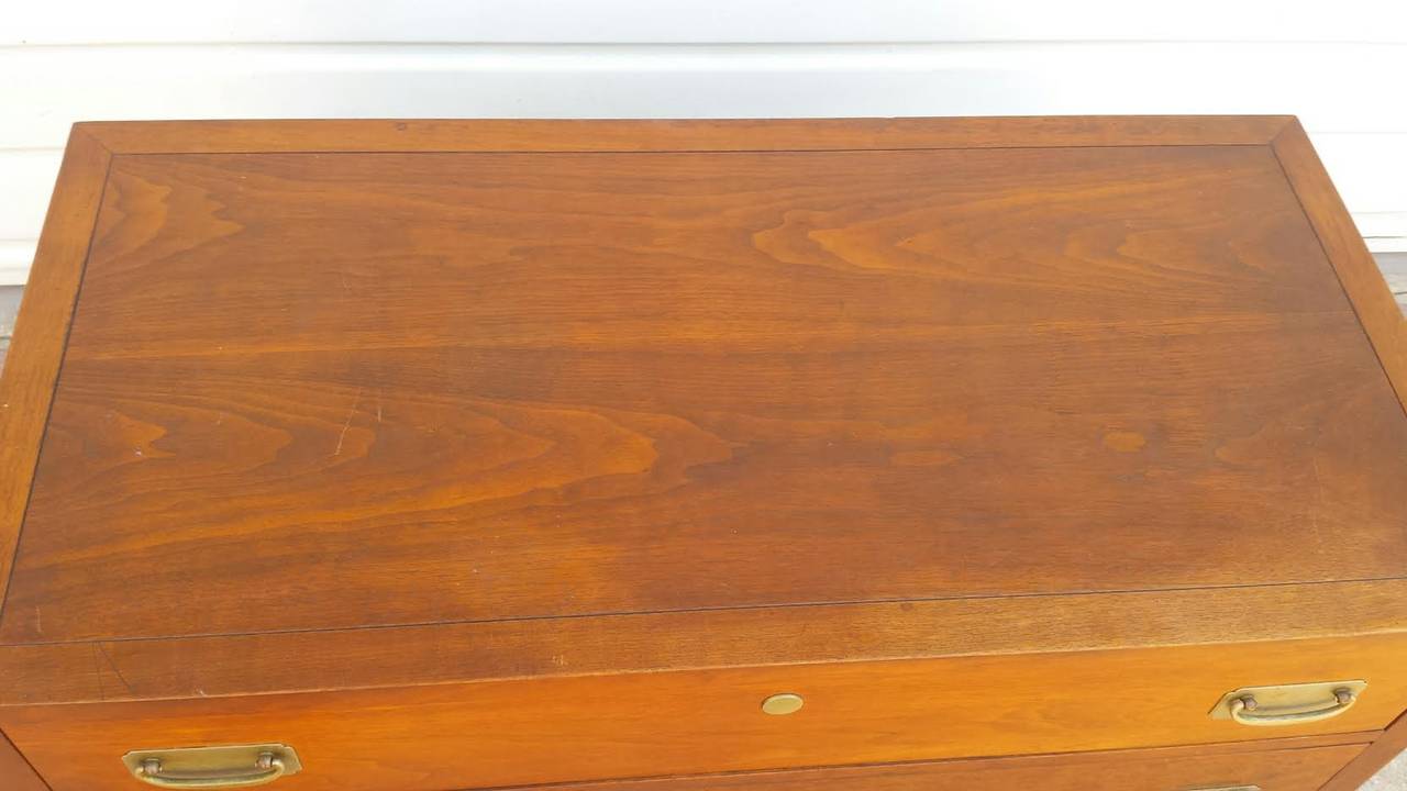 Chest, Mid-Century Chest of Drawers by Heritage Henredon In Excellent Condition For Sale In Glendale, CA
