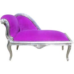 Vintage Petite French Louis XV Style Daybed Chaise Lounge in Purple Velvet