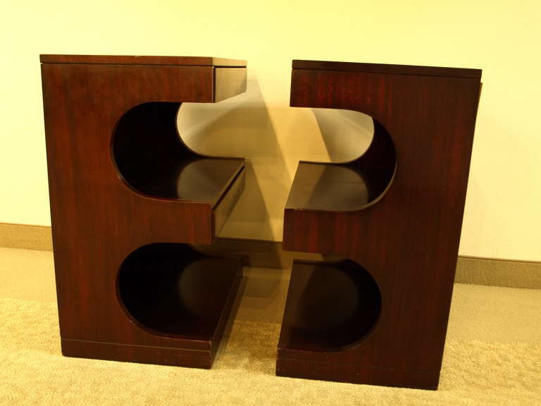 Pair Mahogany Curved Profile Side Tables By Drexel In Excellent Condition In Glendale, CA