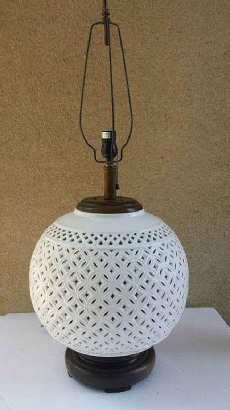 Blanc de Chine table lamp with dual switch for  internal illumination.                The top and base made of  wood.
Second lamp had a crack that has been repaired.