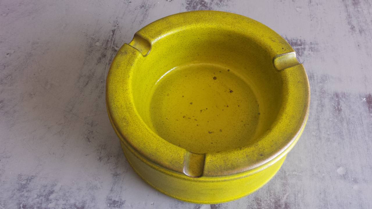 A really cool Mad Men green ashtray in the mid century modern style. Made in Italy