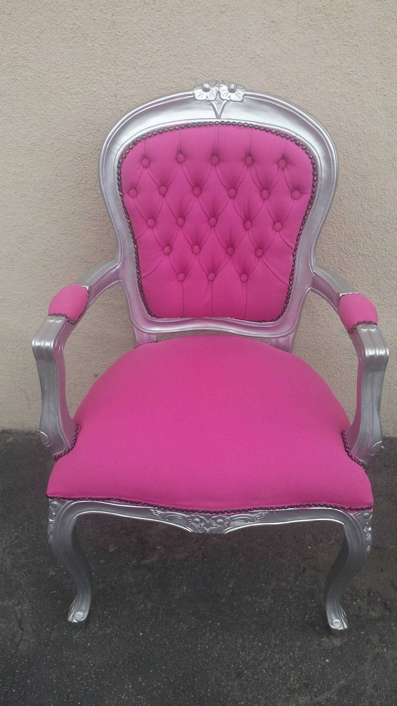 French Chair, Pair French Louis XV Style Pink Armchairs In Excellent Condition In Glendale, CA