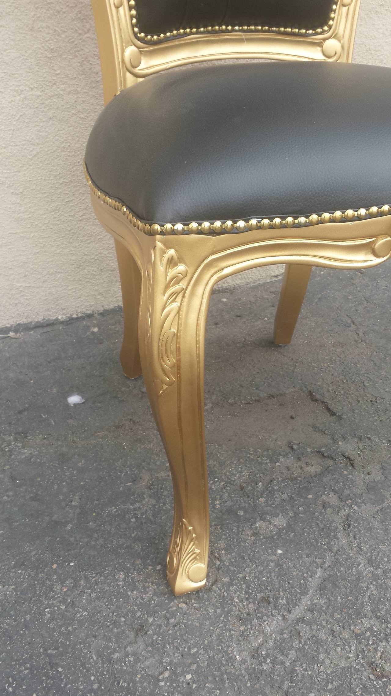 Dining Chair, French Louis XV Style Side Chair In Excellent Condition For Sale In Glendale, CA