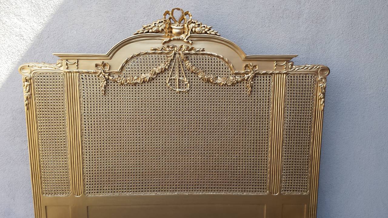 French Louis XV Style Queen Bed In Excellent Condition In Glendale, CA