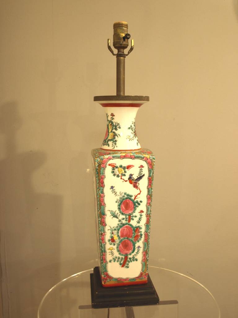 Pair of Chinese Chippendale style porcelain table lamps. The lamps sit on wooden base.