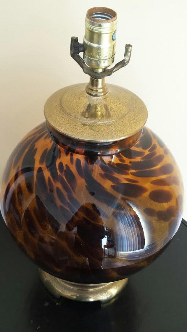 Mid-Century Modern Leopard Table Lamp with Brass Finial For Sale