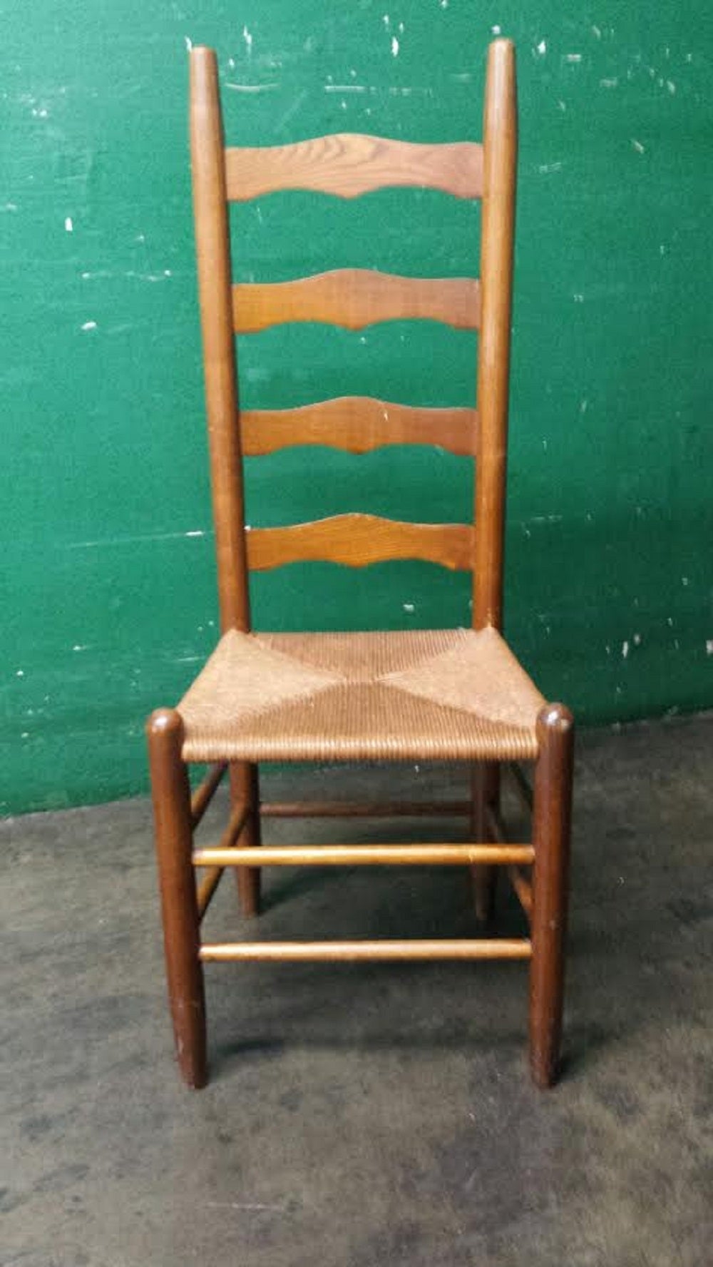 Set of Four Ladder Back Chairs. Pine wood. The seat is made from corn husk.