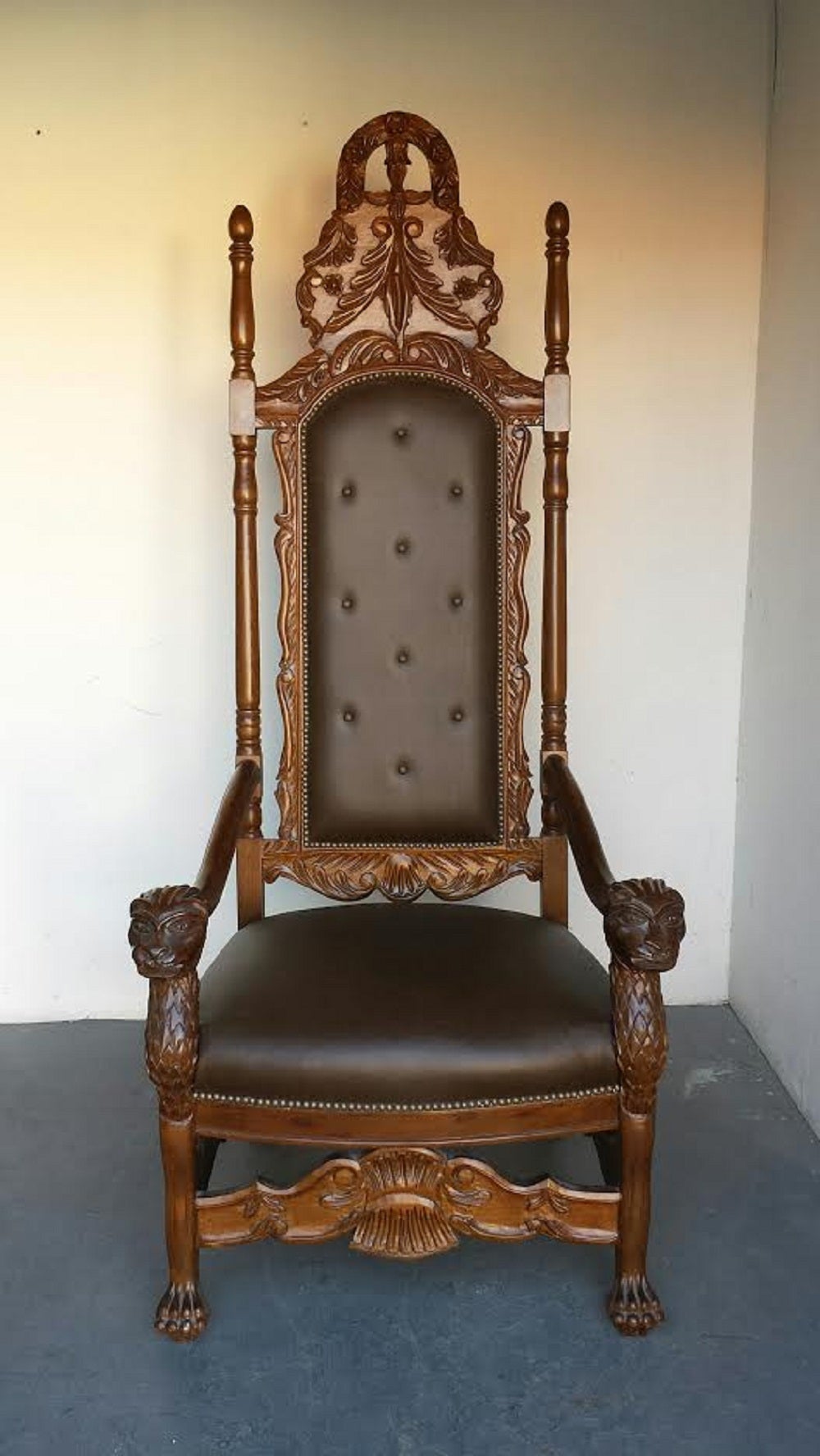 Fauteuil, grand fauteuil de cérémonie en forme de lion de style Revive gothique