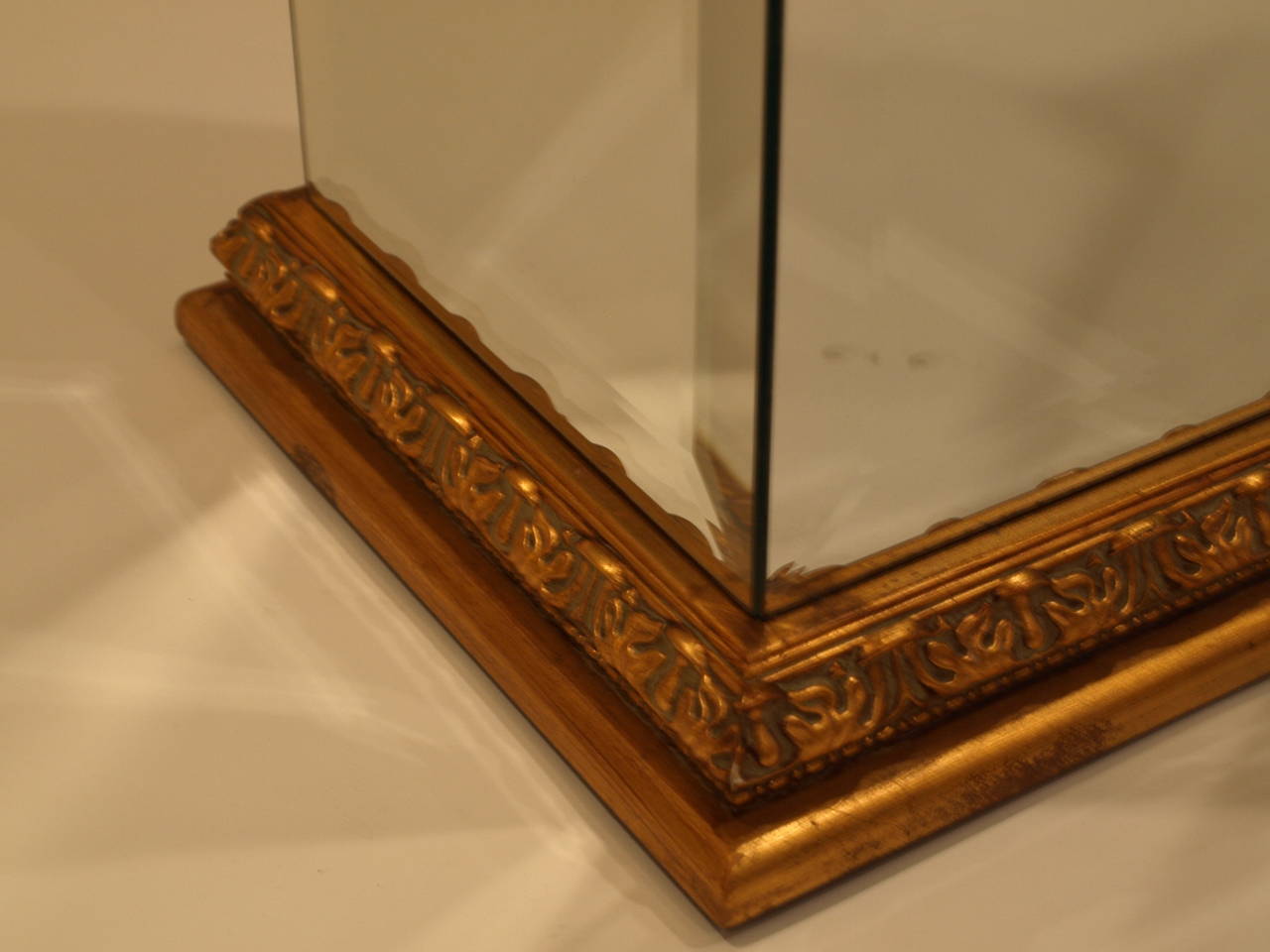 Mid Century style Mirrored Pedestal Column Table In Excellent Condition For Sale In Glendale, CA