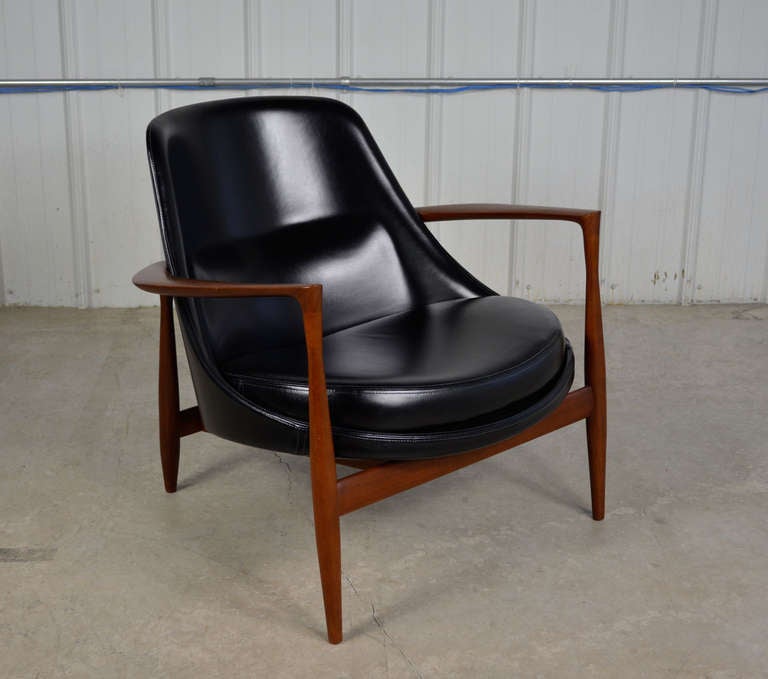 An iconic U-56 lounge chair, otherwise known as the 